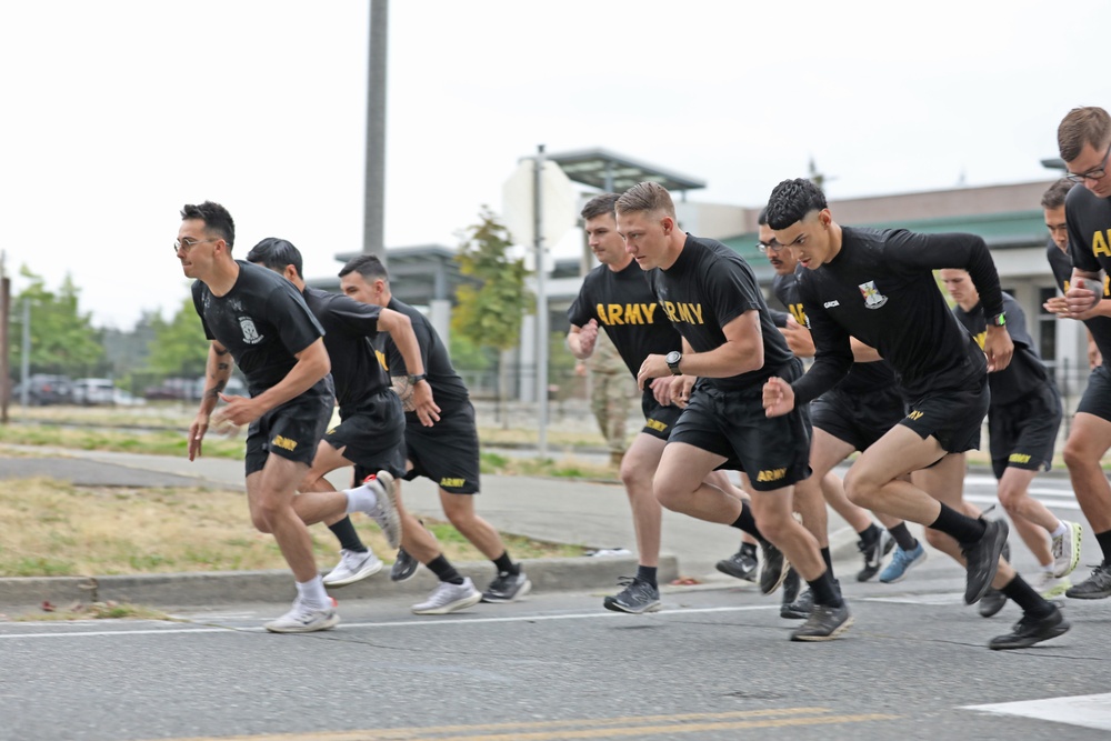 13th CSSB Soldiers take German Fitness Test