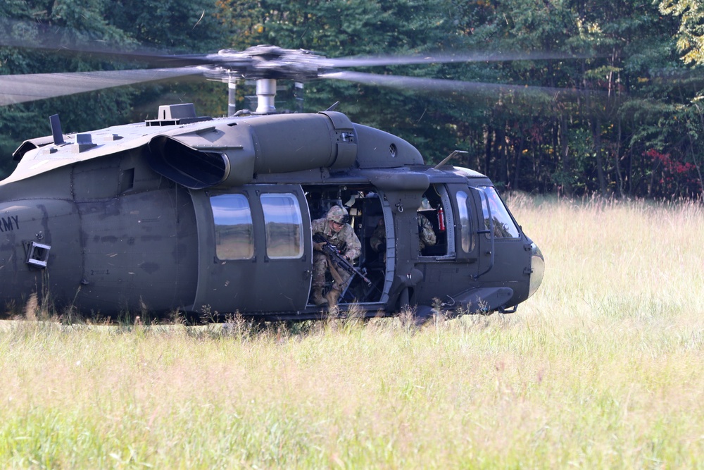 Infantry Soldiers conduct air insertion during training