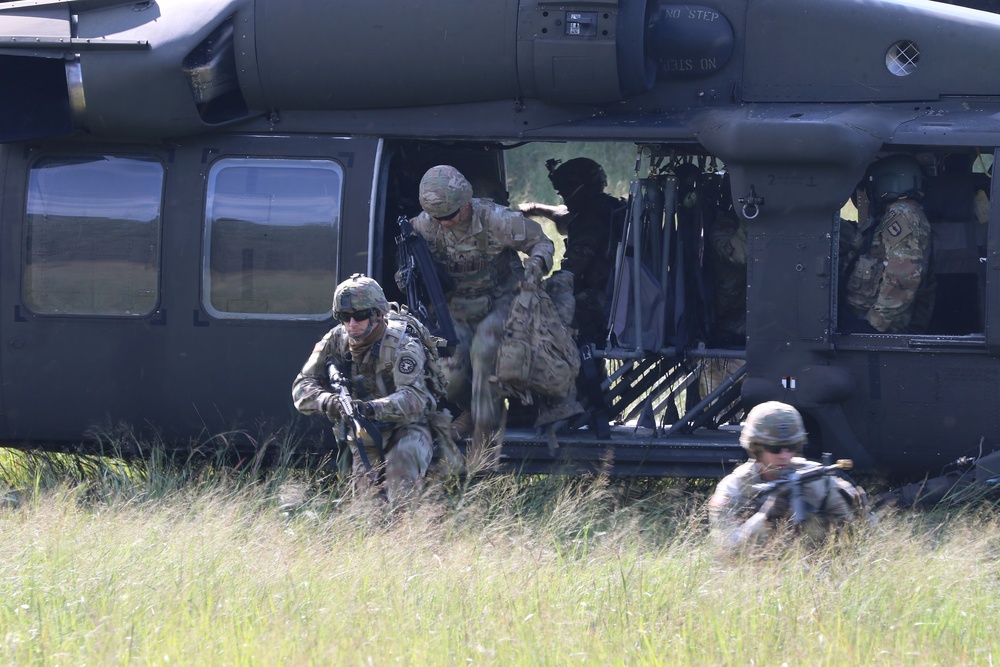 Infantry Soldiers conduct air insertion during training