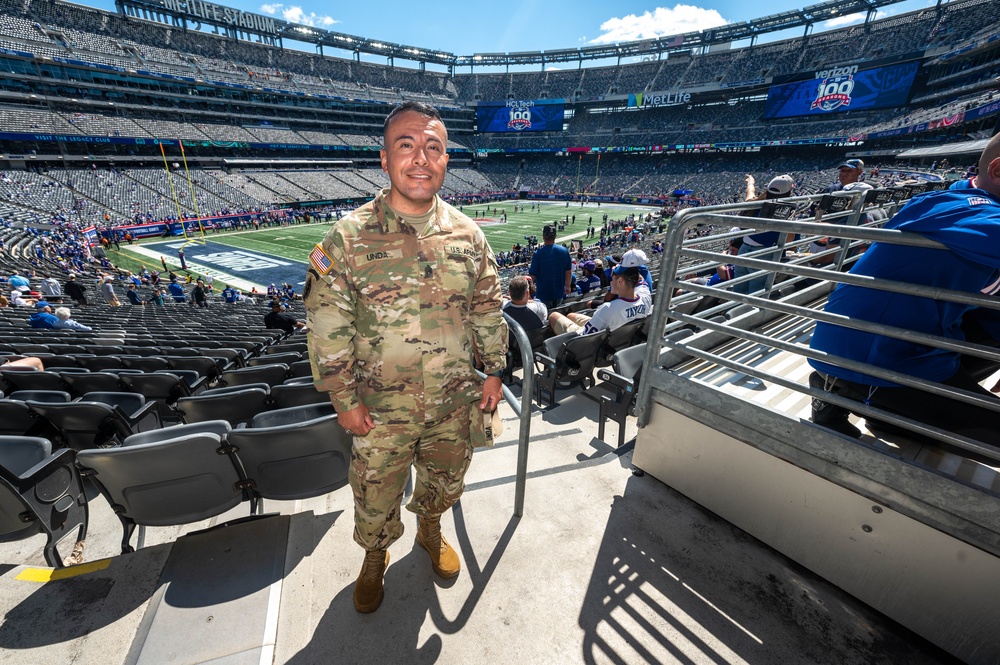 NJ Guard's 1-150th Black Hawks flyover Giants vs. Vikings game