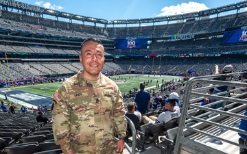 NJ Guard's 1-150th Black Hawks flyover Giants vs. Vikings game