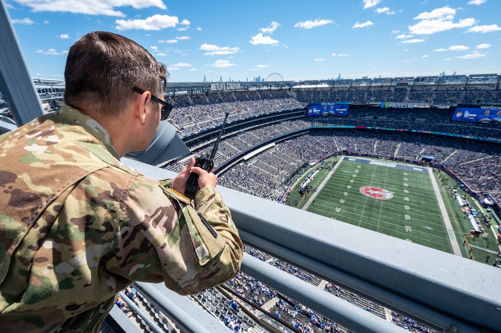 NJ Guard's 1-150th Black Hawks flyover Giants vs. Vikings game