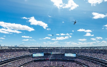 NJ Guard's 1-150th Black Hawks flyover Giants vs. Vikings game