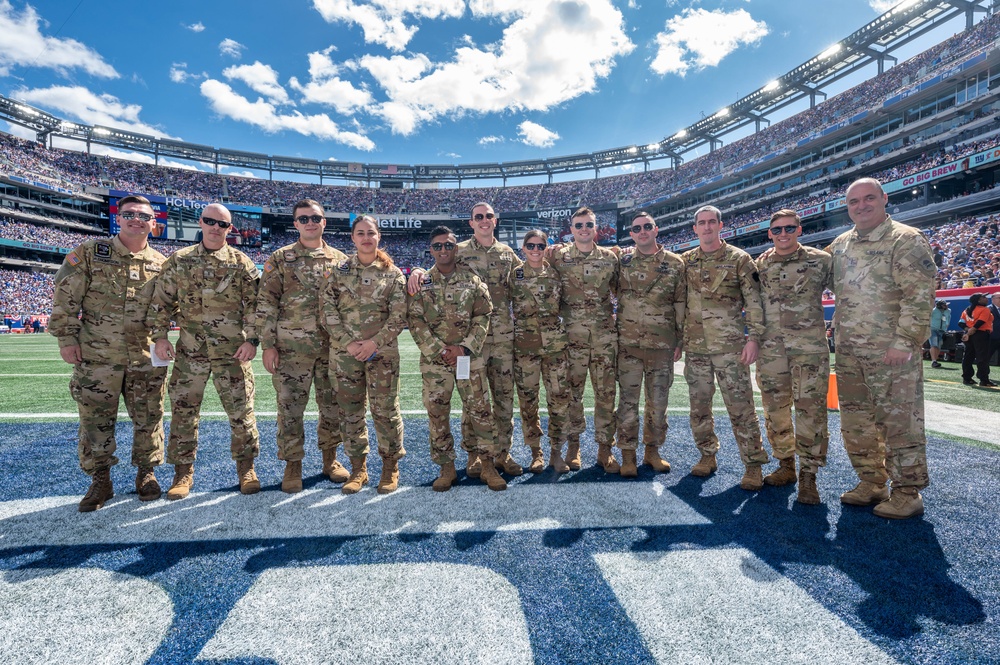 NJ Guard's 1-150th Black Hawks flyover Giants vs. Vikings game