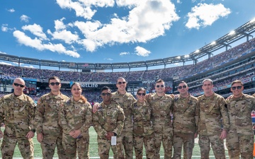 NJ Guard's 1-150th Black Hawks flyover Giants vs. Vikings game