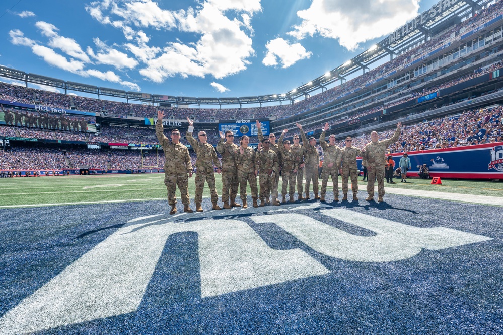 NJ Guard's 1-150th Black Hawks flyover Giants vs. Vikings game