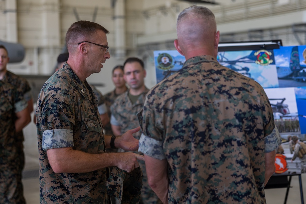 The 39th Commandant of the Marine Corps, Gen. Smith, visits Marines of 1st MAW