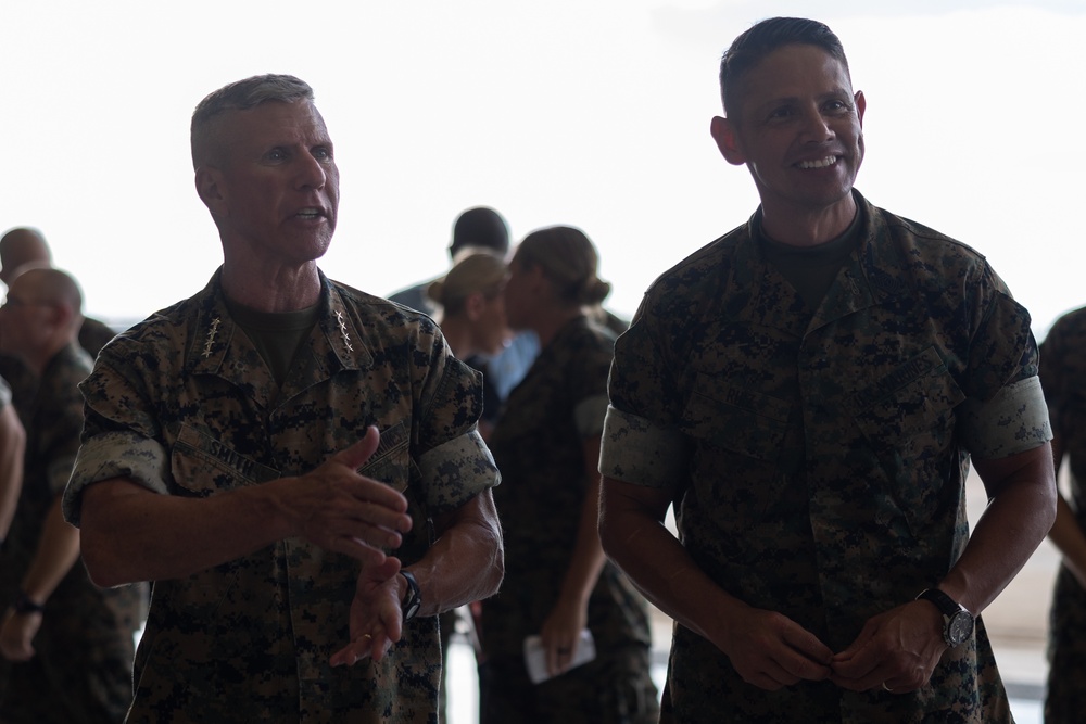 The 39th Commandant of the Marine Corps, Gen. Smith, visits Marines of 1st MAW