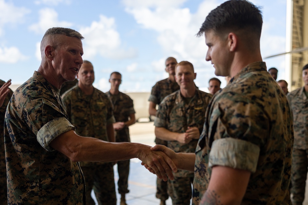 The 39th Commandant of the Marine Corps, Gen. Smith, visits Marines of 1st MAW