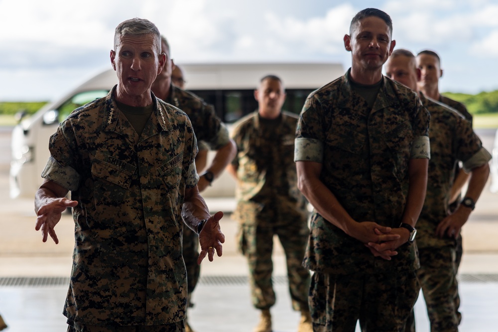 The 39th Commandant of the Marine Corps, Gen. Smith, visits Marines of 1st MAW