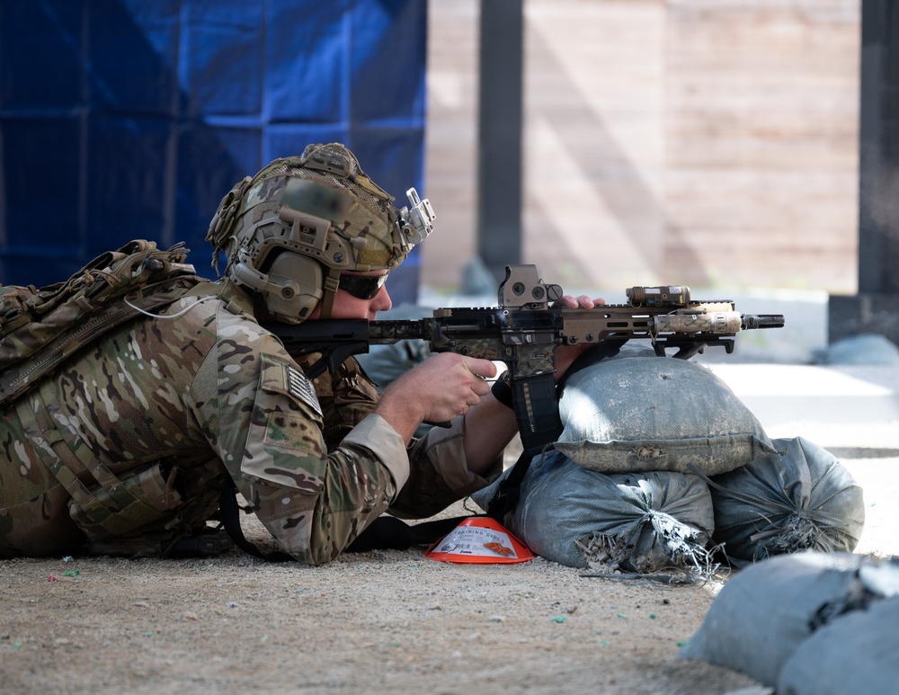 U.S. Green Berets maintain marksmanship skills with ROK partners during routine training