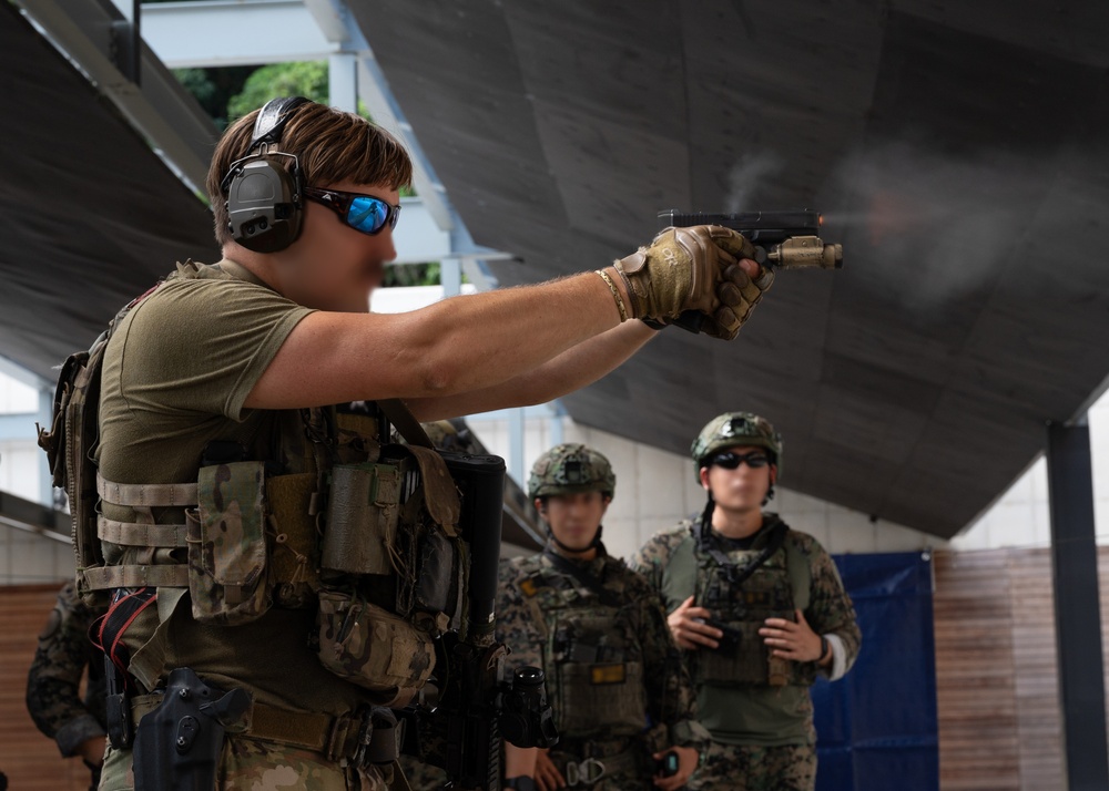 U.S. Green Berets maintain marksmanship skills with ROK partners during routine training