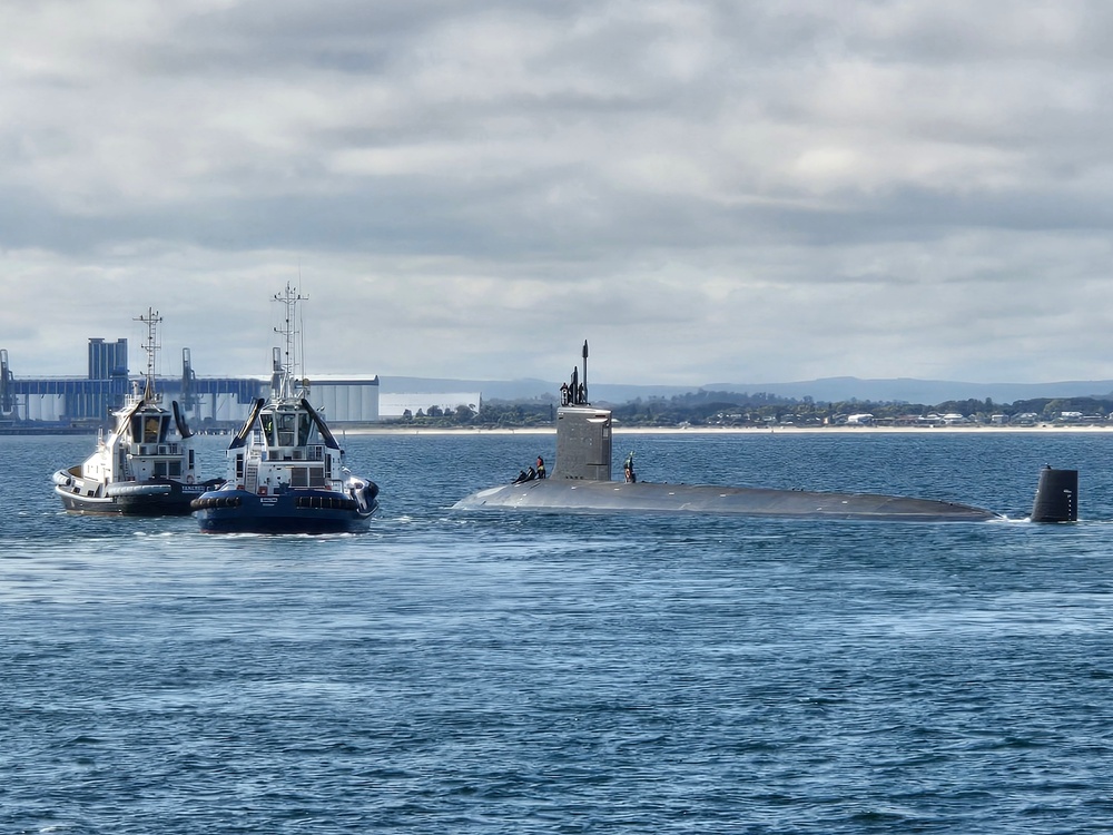 USS Hawaii (SSN 776) departs HMAS Stirling after Submarine Tendered Maintenance Period