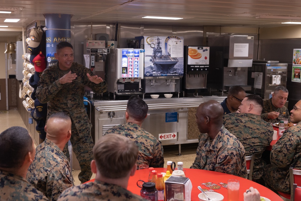 Commandant and Sgt. Maj. of Marines visit INDOPACOM