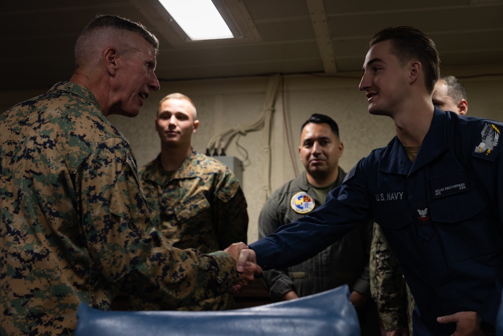 Commandant of the Marine Corps visits USINDOPACOM