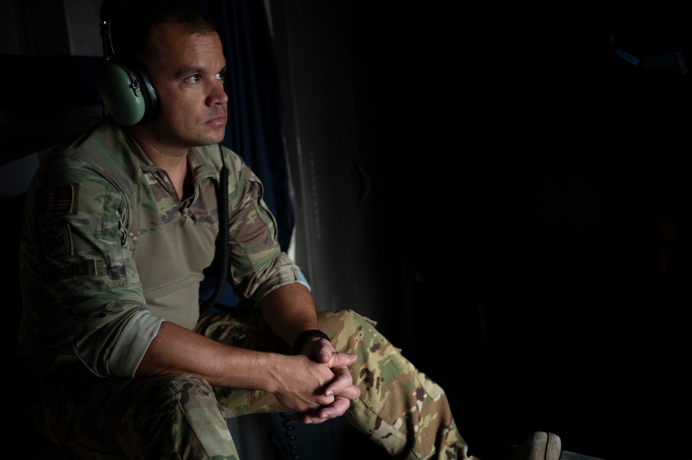 C-17 aircrew conducts cargo movement