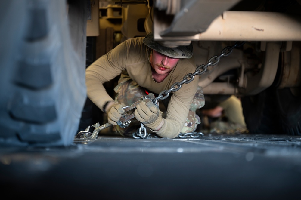 C-17 aircrew conducts cargo movement