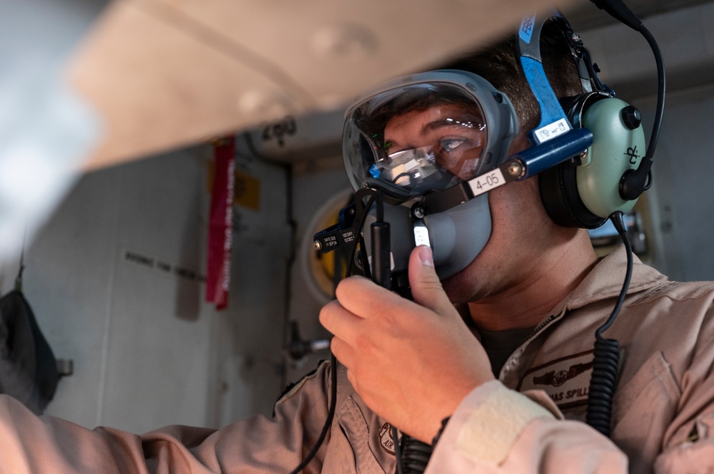 C-17 aircrew conducts cargo movement