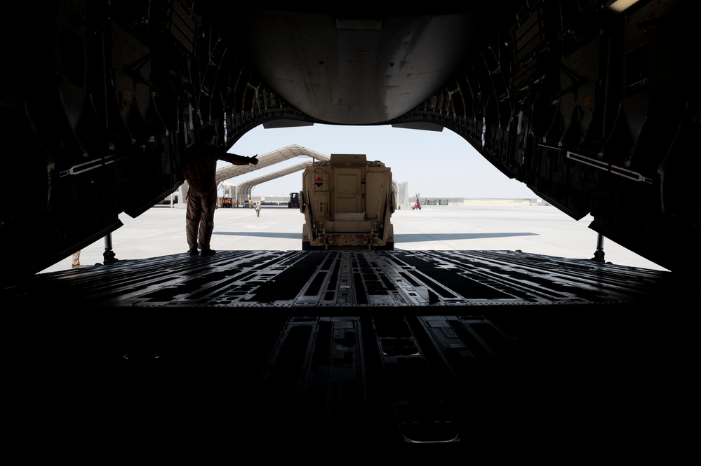 C-17 aircrew conducts cargo movement
