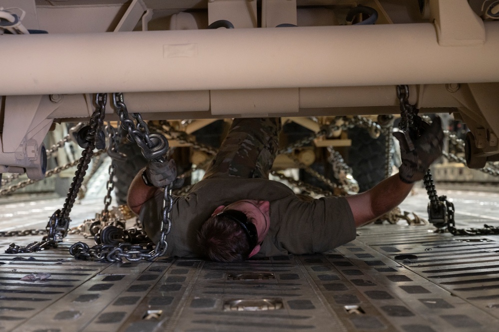 C-17 aircrew conducts cargo movement