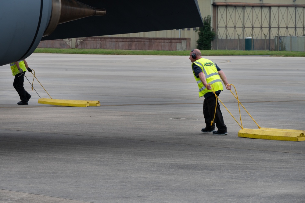 KC-135 Stratotanker &quot;hot-pit refuel&quot; at RAF Fairford