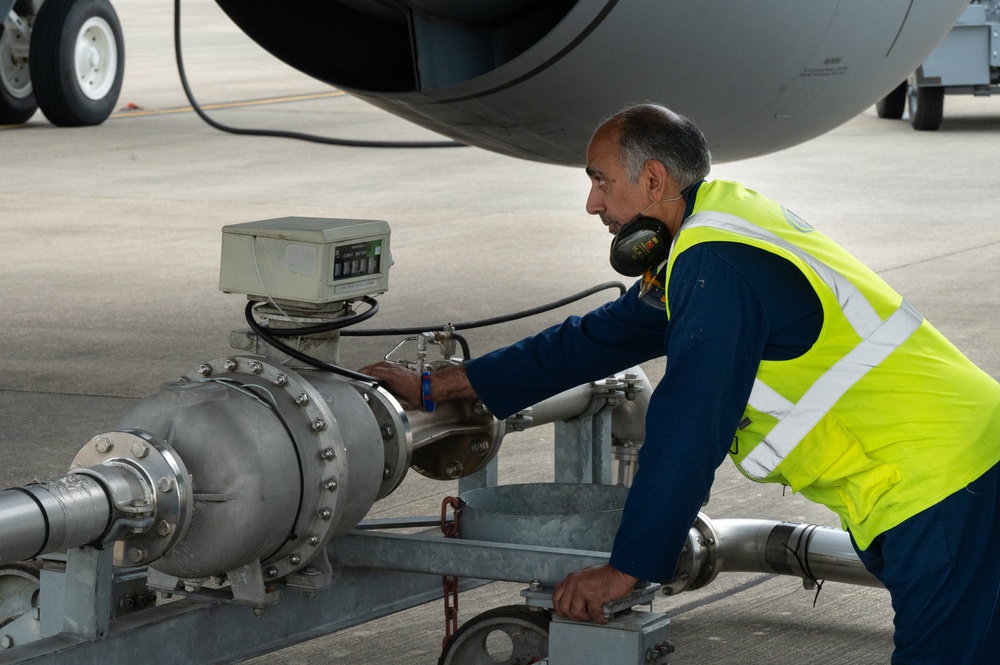 KC-135 Stratotanker &quot;hot-pit refuel&quot; at RAF Fairford