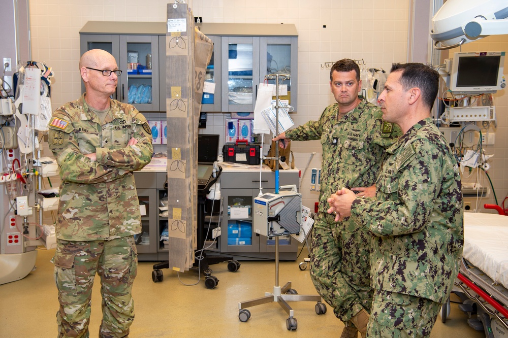 MEDICAL READINESS COMMAND EAST COMMANDING GENERAL VISITS NMCP