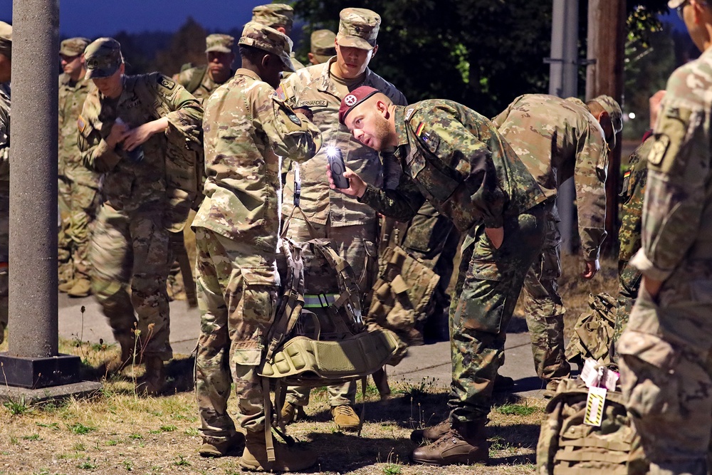 Final Event for 13th CSSB Soldiers Earning German Badge