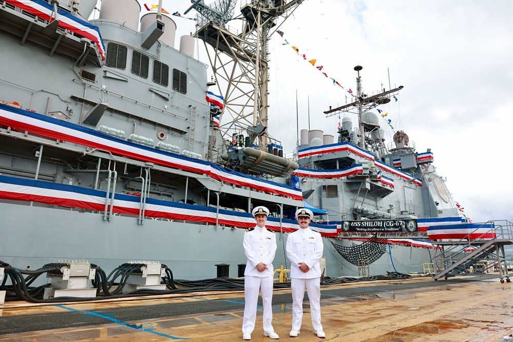 USS Shiloh Holds Change of Command