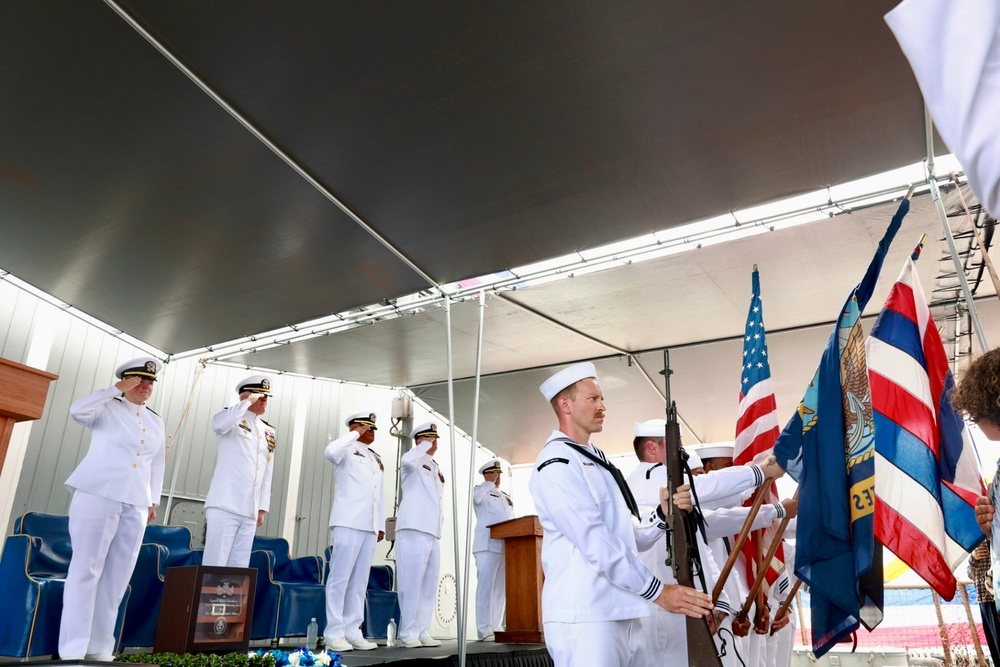 USS Shiloh Holds Change of Command