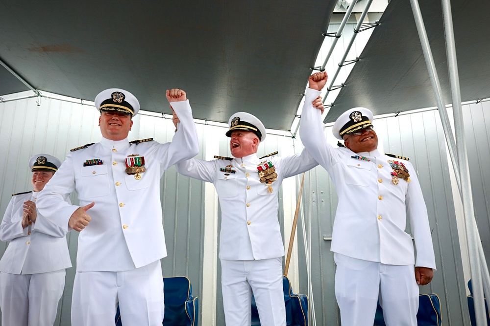 USS Shiloh Holds Change of Command