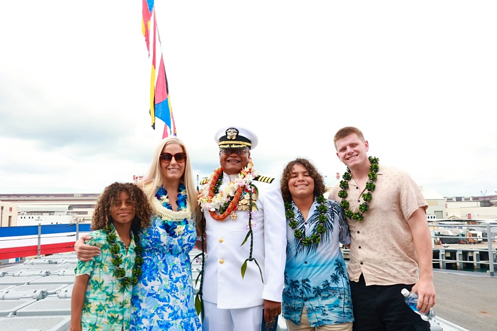 USS Shiloh Holds Change of Command