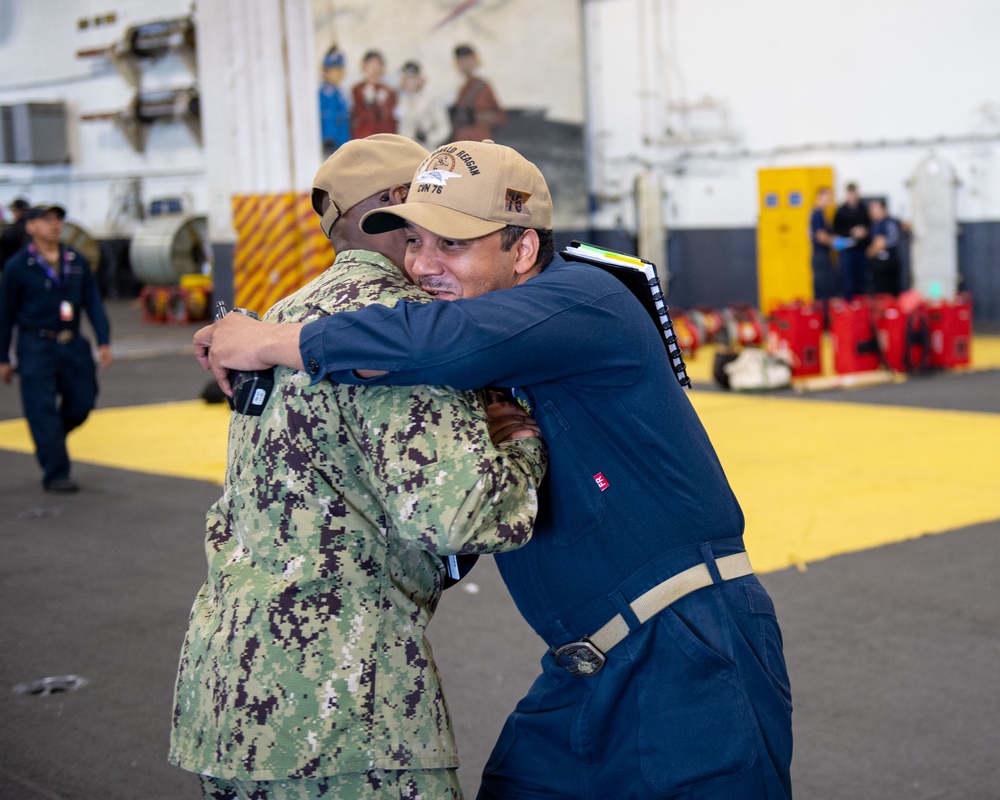 USS Ronald Reagan (CVN 76) hosts U.S. Pacific Fleet Master Chief Donald L. Davis Jr.