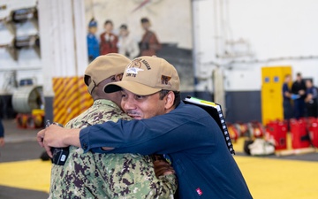 USS Ronald Reagan (CVN 76) hosts U.S. Pacific Fleet Master Chief Donald L. Davis Jr.