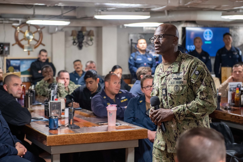 USS Ronald Reagan (CVN 76) hosts U.S. Pacific Fleet Master Chief Donald L. Davis Jr.