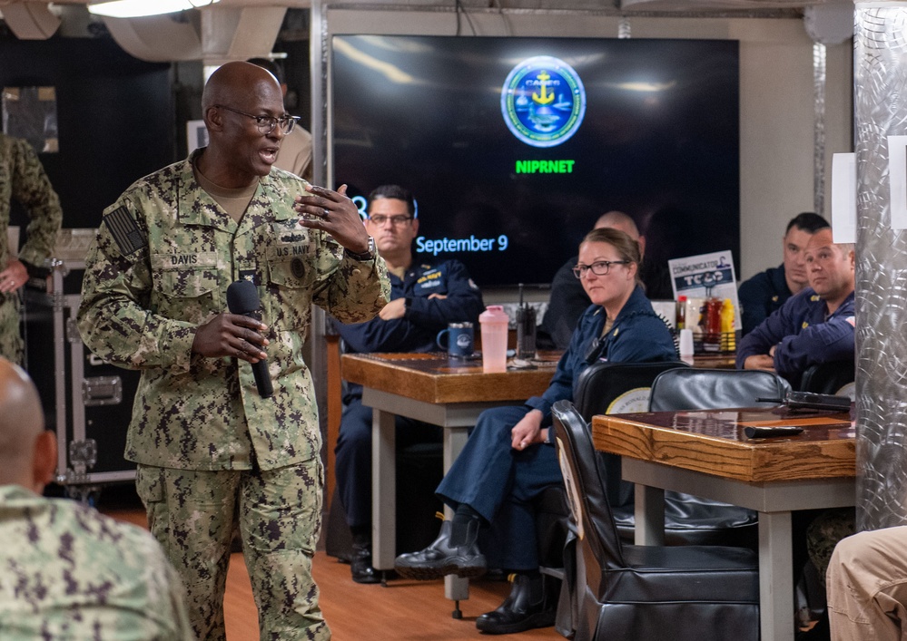 USS Ronald Reagan (CVN 76) hosts U.S. Pacific Fleet Master Chief Donald L. Davis Jr.