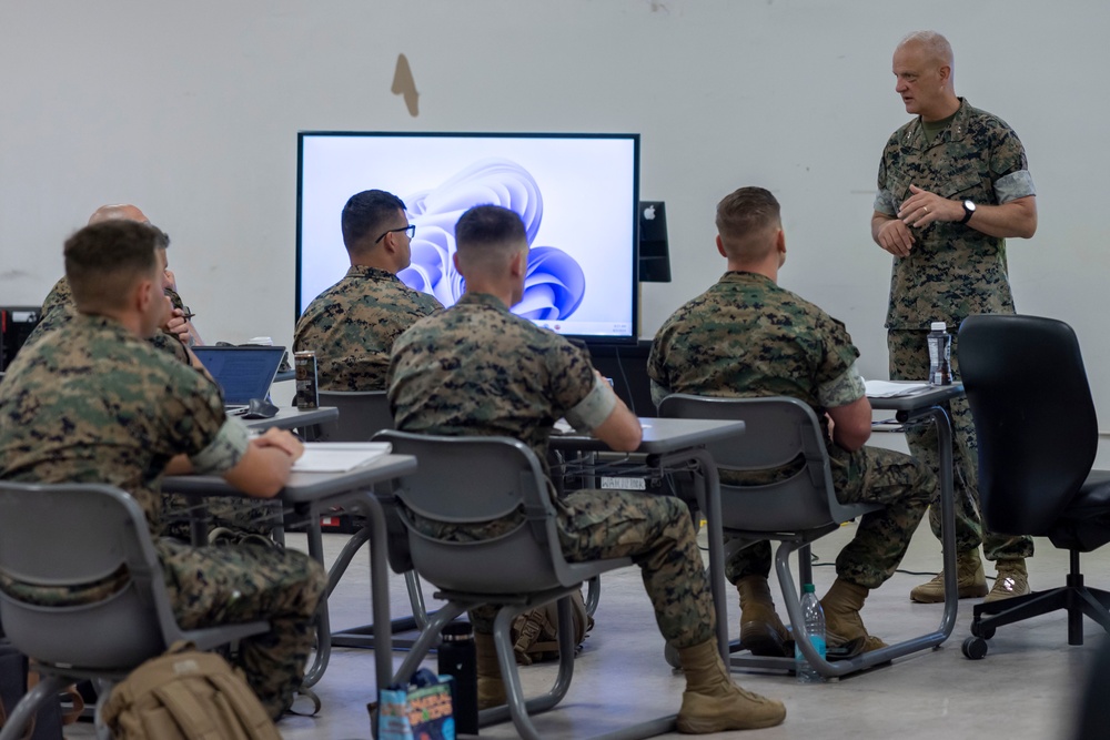 1st Marine Division hosts comprehensive company commanders course