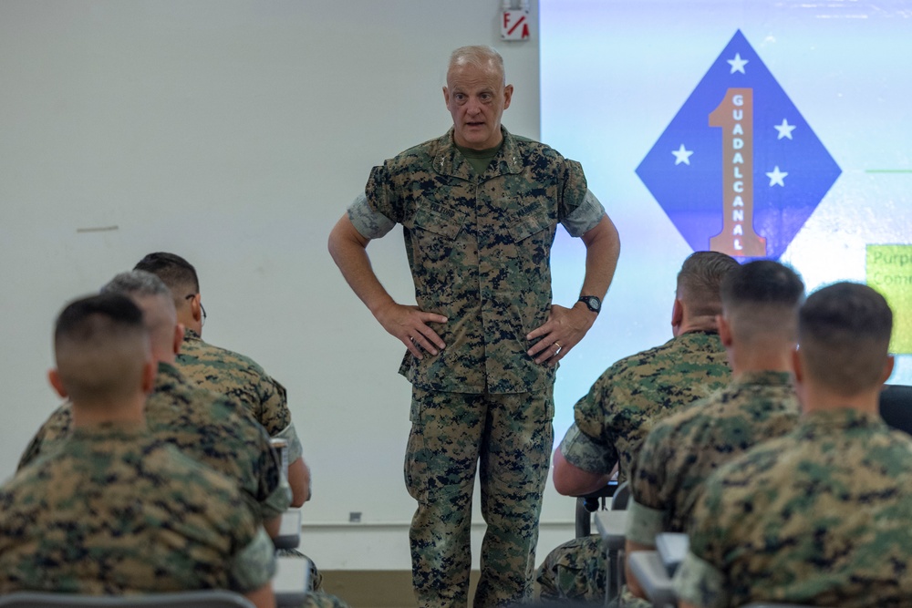 1st Marine Division hosts comprehensive company commanders course