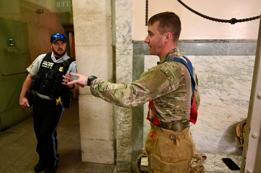 D.C. and Virginia Guardsmen participate in 9/11 memorial stair climb at Washington Monument