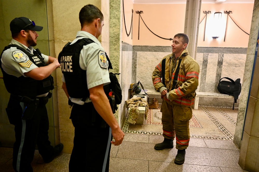 D.C. and Virginia Guardsmen participate in 9/11 memorial stair climb at Washington Monument