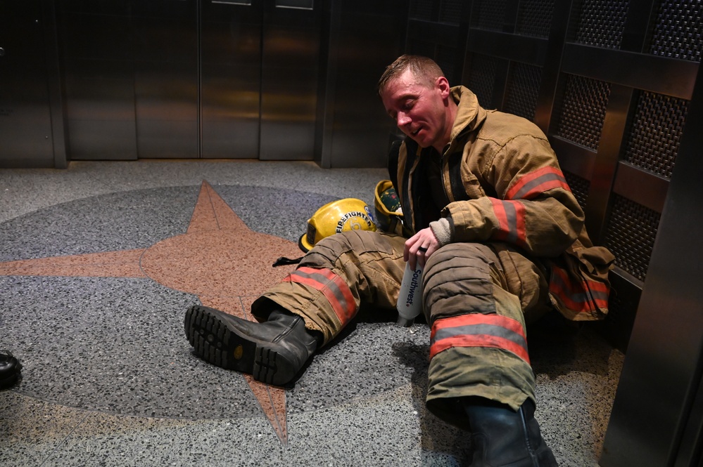 D.C. and Virginia Guardsmen participate in 9/11 memorial stair climb at Washington Monument