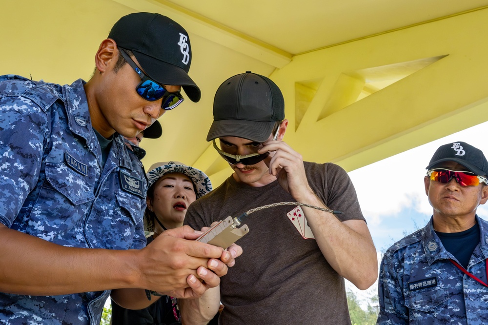 EODMU 5 Conducts Training with JMSDF