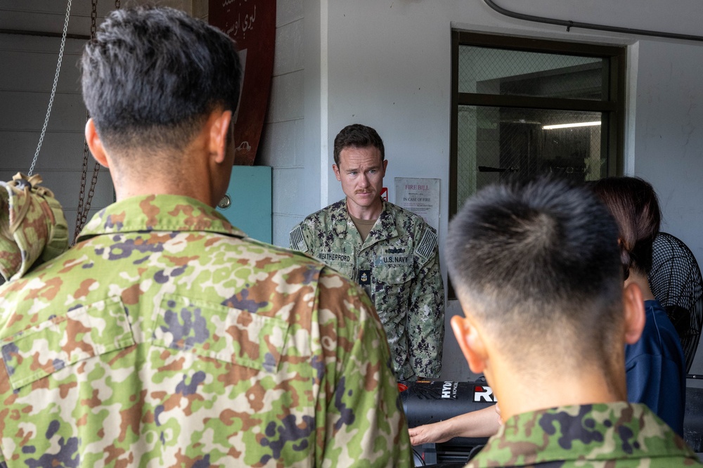 EODMU 5 Conducts Training with JGSDF