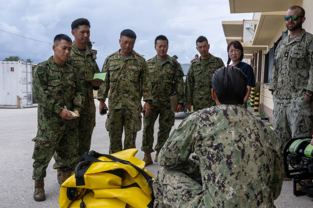 EODMU 5 Conducts Training with JGSDF