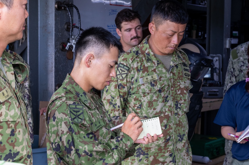 EODMU 5 Conducts Training with JGSDF