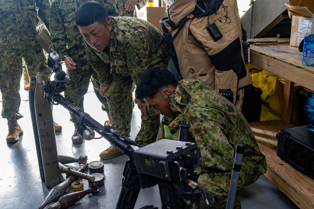 EODMU 5 Conducts Training with JGSDF