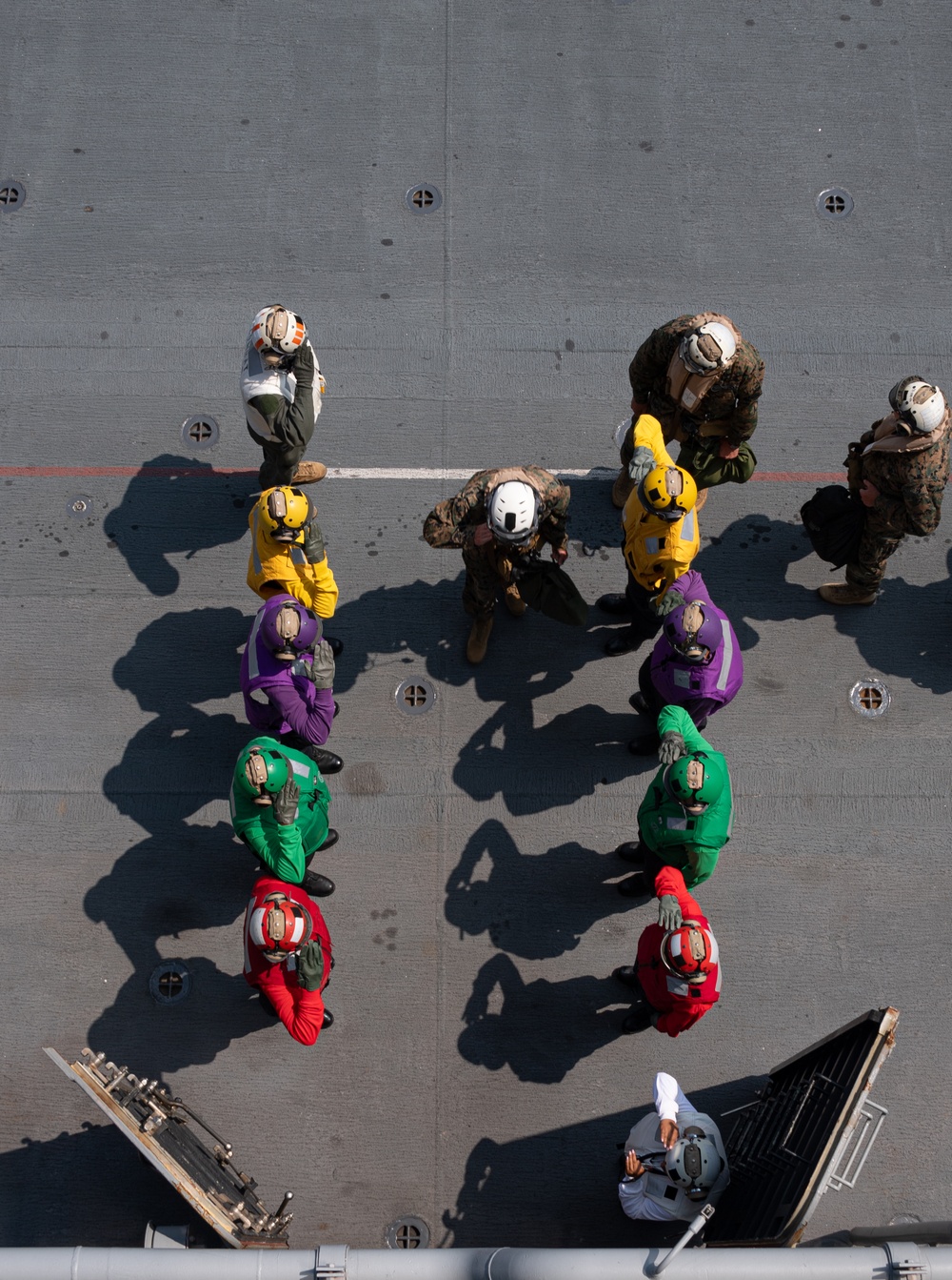 Commandant of the Marine Corps / Sergeant Major of the Marine Corps Visit USS America (LHA 6)