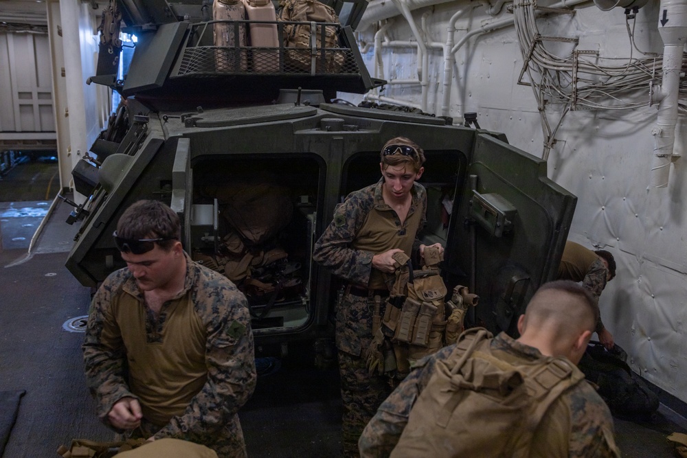 USS Green Bay rehearses Defense of the Amphibious Task Force