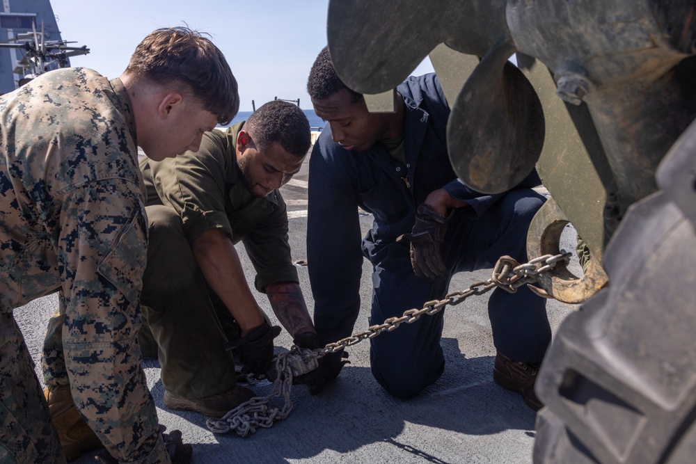 USS Green Bay rehearses Defense of the Amphibious Task Force