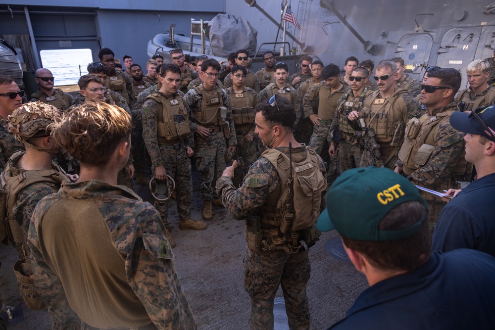 USS Green Bay rehearses Defense of the Amphibious Task Force